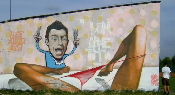 Необычные рисунки на домах от команды художников Etam Cru